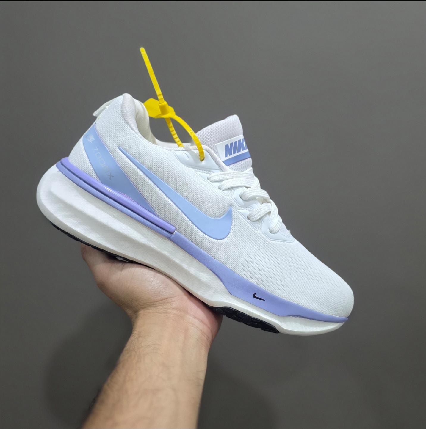ZoomX White & Lavender Running Shoes – Lightweight Comfort with Stylish Design