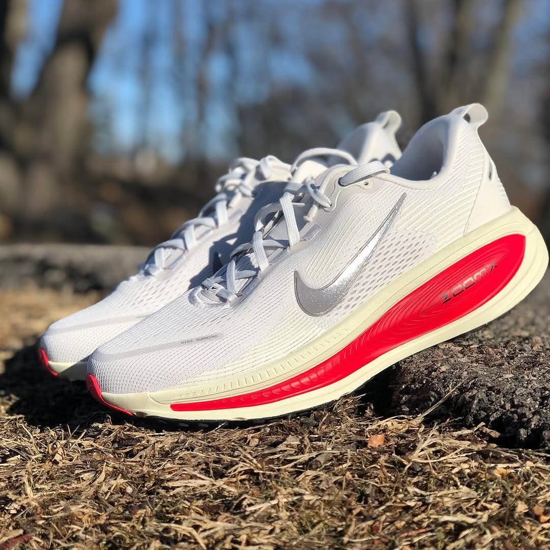 Sneaker in off white tone
