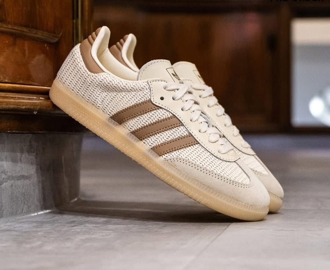 Sneaker in coffee tone