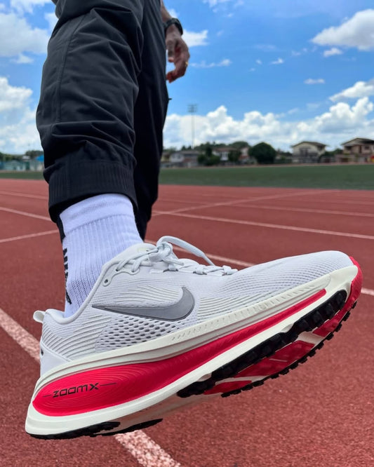 Sneaker in off white tone