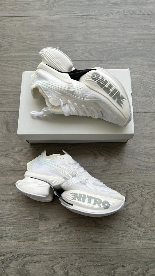 Futuristic Nitro Running Shoes – Ultra-Lightweight & High Performance | TheThings
